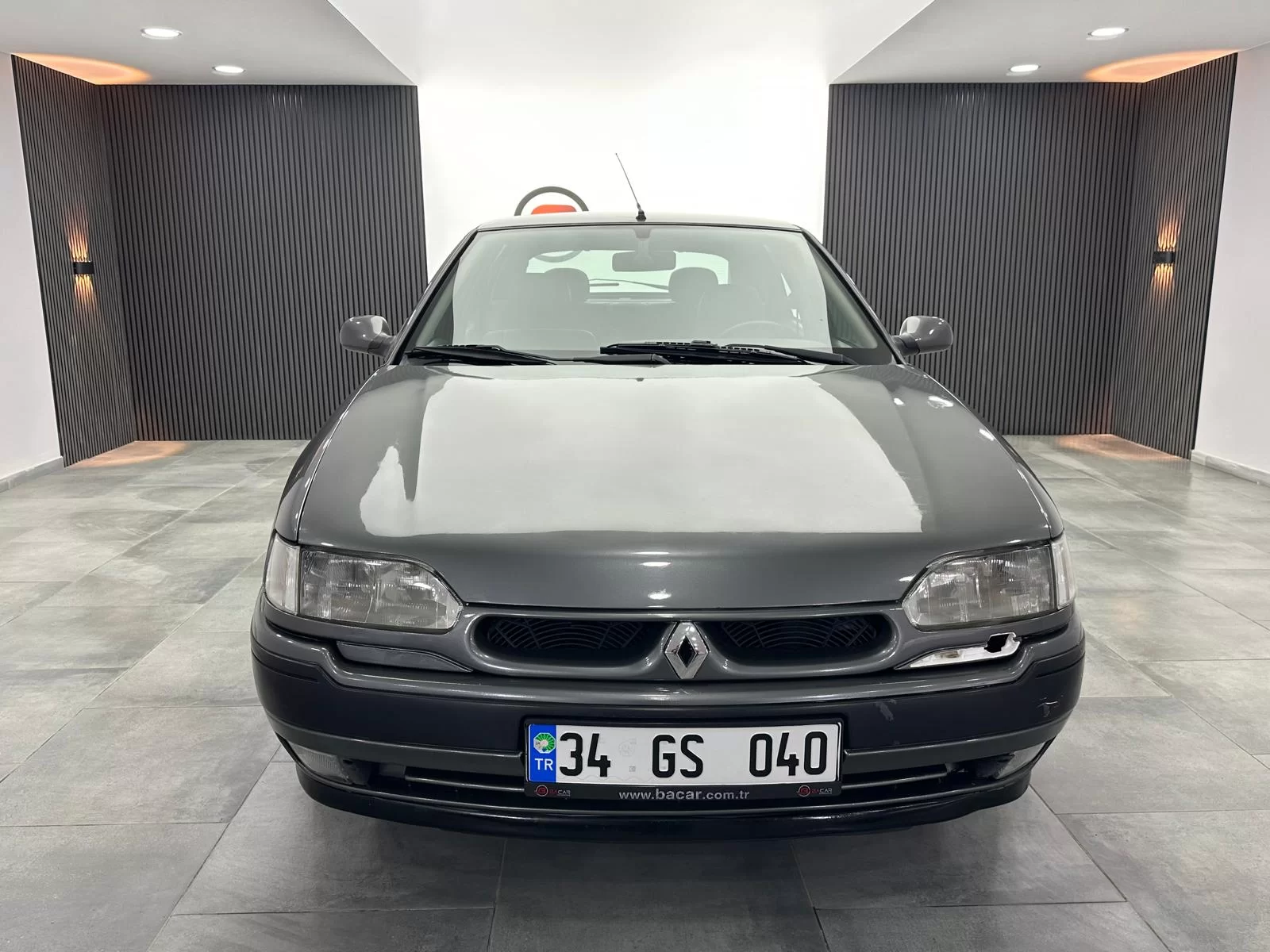 BACAR OTOMOTİV KOLEKSİYONLUK SAFRANE 3.0 V6 AUTOMATİC